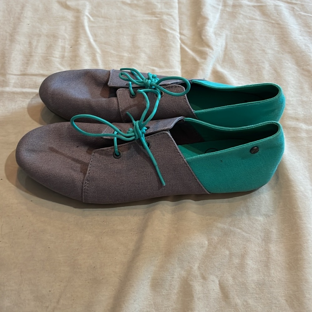 Volcom Soul Mates grey combo color with teal. Women’s size 8.5 width B medium. - Picture 6 of 15